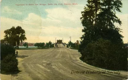 Postcard - Approach to Belle Isle Bridge, Belle Isle End, Detroit, Mich.