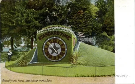 Postcard - Detroit, Mich., Floral Clock, Water Works Park