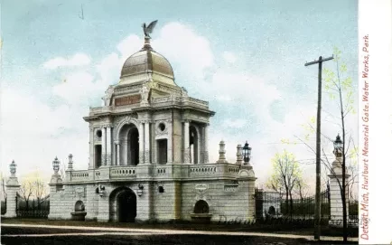 Postcard - Detroit, Mich., Hurlbut Memorial, Water Works Park