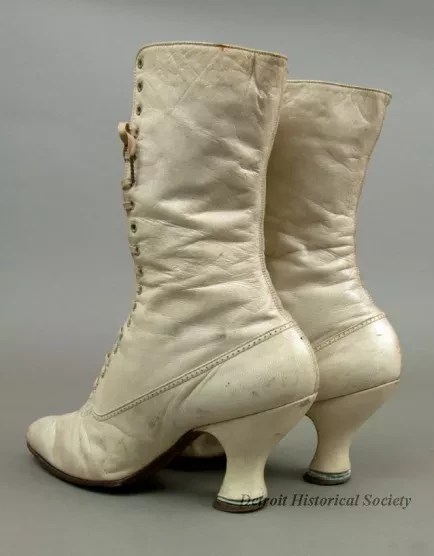 Shoe