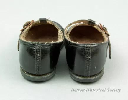 Shoe