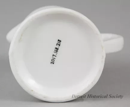 Pitcher, Cream