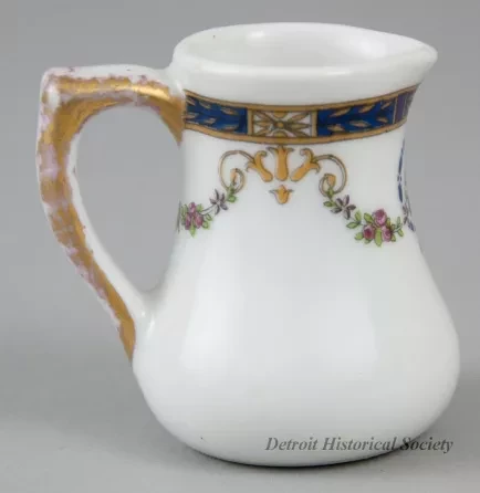 Pitcher, Cream