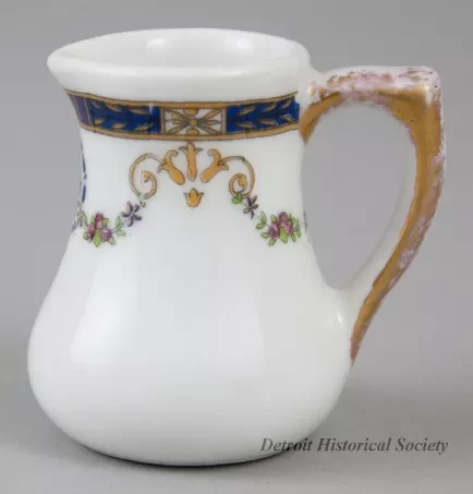 Pitcher, Cream