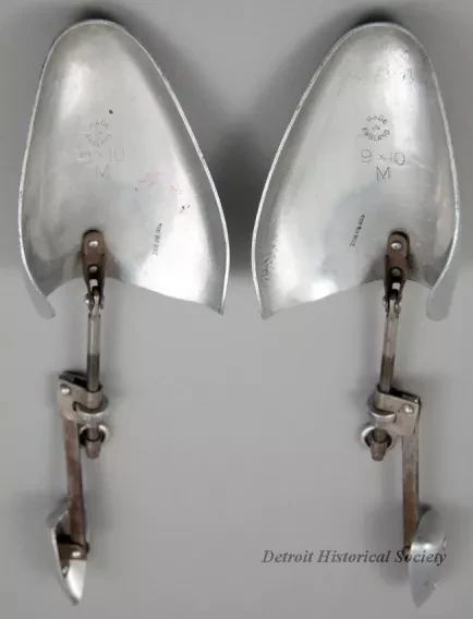Stretcher, Shoe