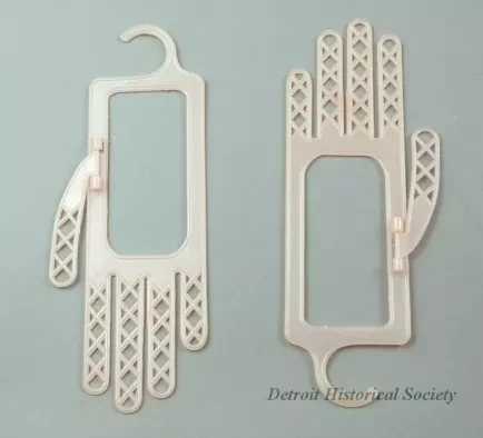 Stretcher, Glove