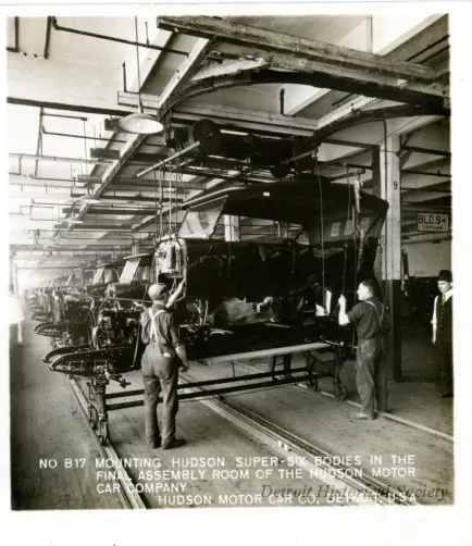 Stereograph - Mounting Hudson Super-Six Bodies In The Final Assembly Room Of The Hudson Motor Car Company, Hudson Motor Car Co, Detroit, USA