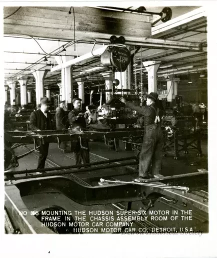 Stereograph - Mounting The Hudson Super-Six Motor In The Frame In The Chassis Assembly Room Of The Hudson Motor Car Company, Hudson Motor Car Co, Detroit, USA