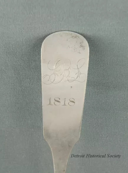 Spoon, Serving