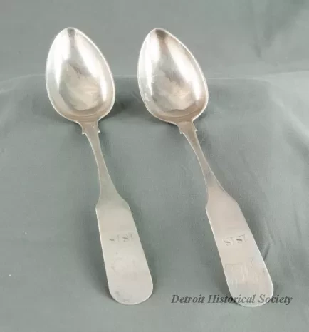 Spoon, Serving