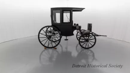 Carriage - 1890's Enclosed Rockaway Carriage - Dhs_1948_145_028_arceye_spin_01_001