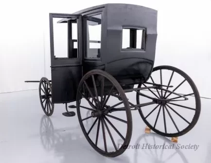 Carriage - 1890's Enclosed Rockaway Carriage - Dhs_1948_145_028_arceye_user_02
