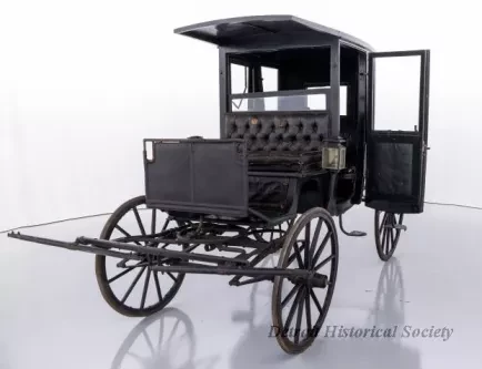 Carriage - 1890's Enclosed Rockaway Carriage - Dhs_1948_145_028_arceye_user_01