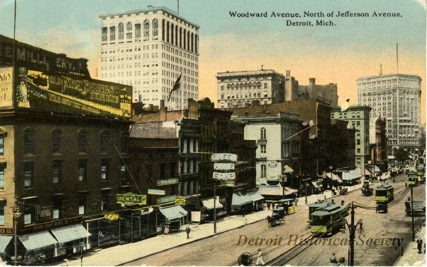 Postcard - Woodward Avenue, North of Jefferson Avenue, Detroit, Mich.