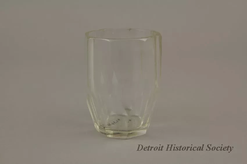 Glass, liquor - Front