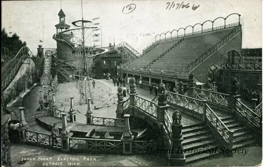 Postcard - Inner Court Electric Park Detroit Mich.