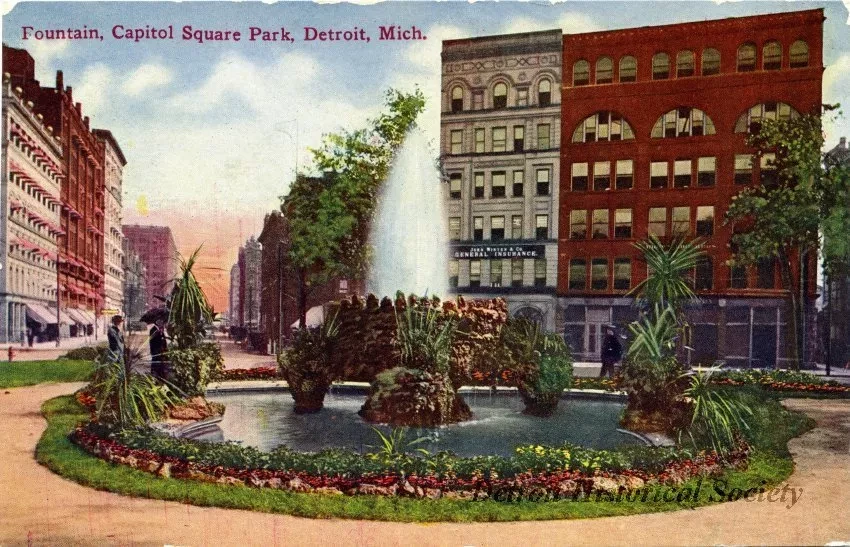 Postcard - Fountain, Capitol Square Park, Detroit, Mich.