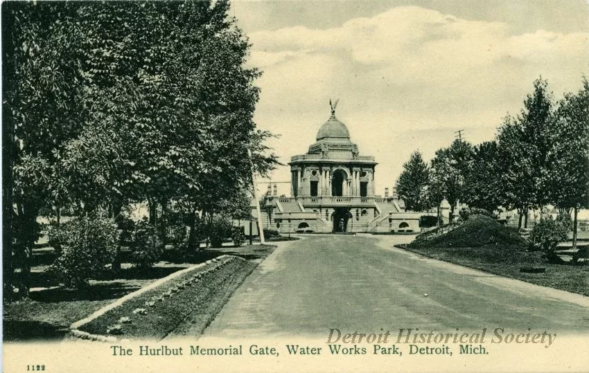 Postcard - The Hurlbut Memorial Gate, Water Works Park, Detroit, Mich.