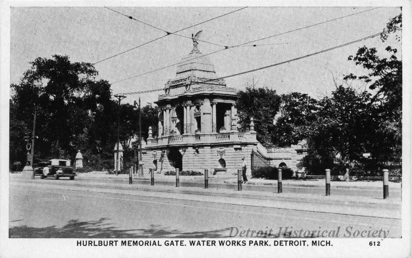 Postcard - Hurlbut Memorial Gate, Water Works Park, Detroit, Mich.