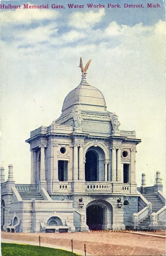 Postcard - Hurlbut Memorial Gate, Water Works Park, Detroit, Mich.
