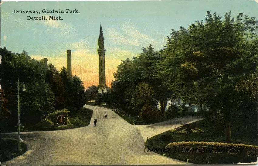 Postcard - Driveway, Gladwin Park, Detroit, Mich.
