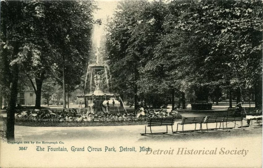 Postcard - The Fountain, Grand Circus Park, Detroit, Mich.