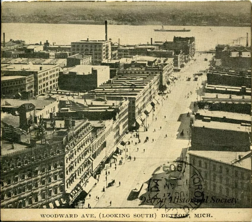 Postcard - Woodward Ave. (Looking South) Detroit, Mich.