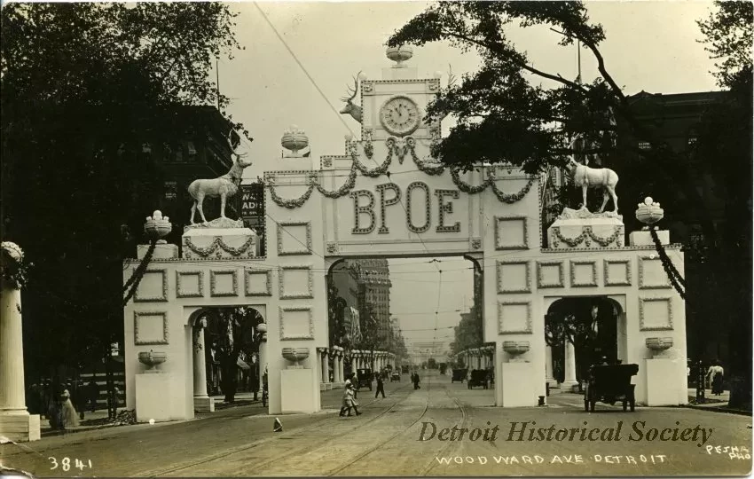 Postcard - Woodward Ave Detroit