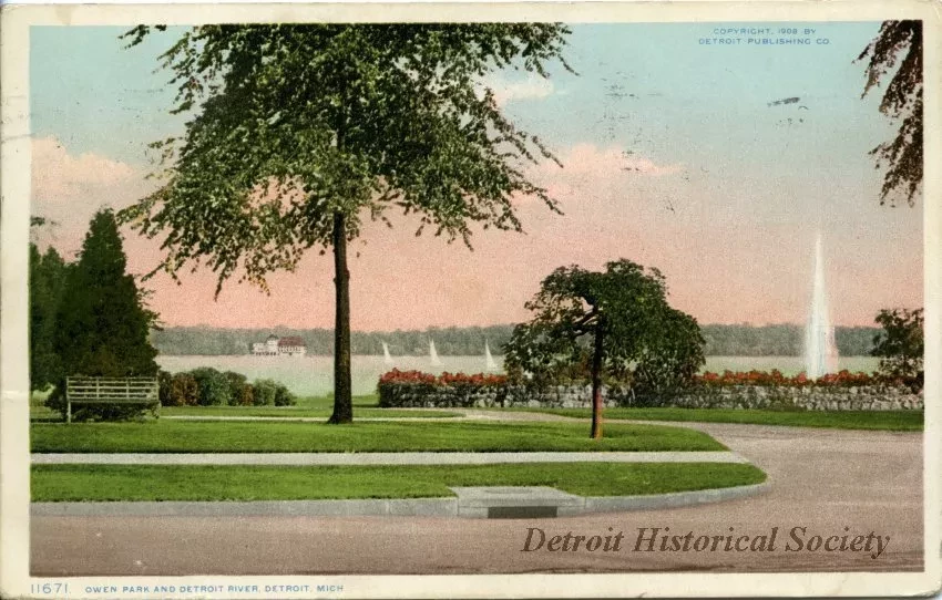 Postcard - Owen Park and Detroit River, Detroit, Mich.