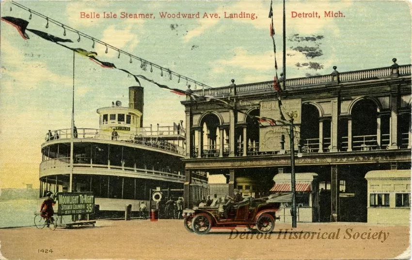 Postcard - Belle Isle Steamer, Woodward Ave. Landing, Detroit, Mich.
