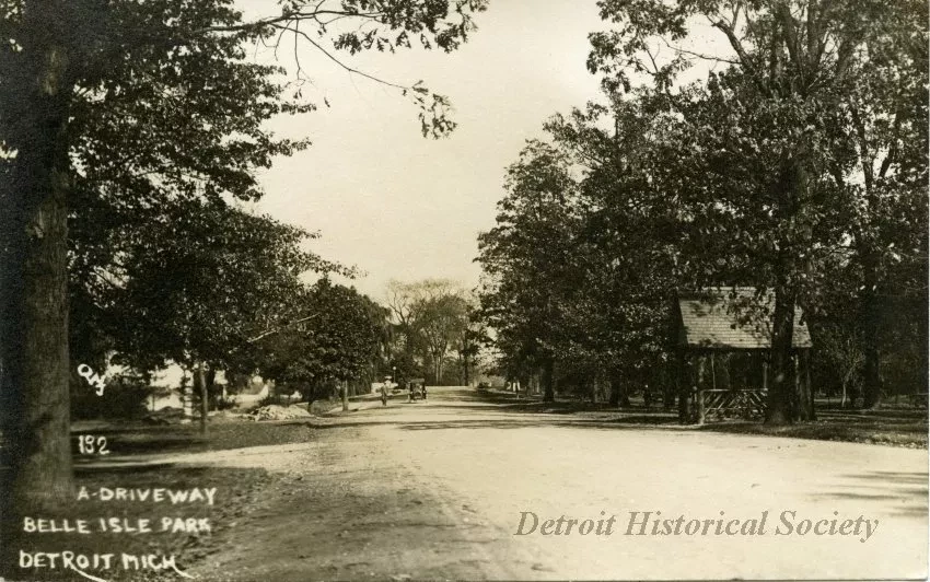 Postcard - A Driveway, Belle Isle Park, Detroit, Mich.