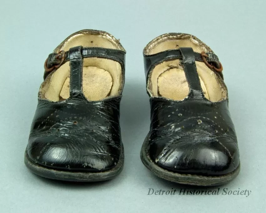 Shoe