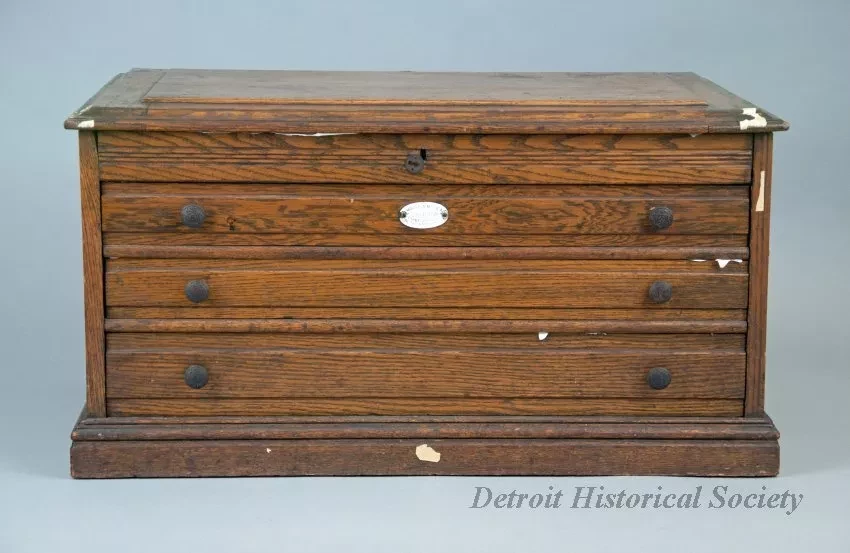 Cabinet, Medicine