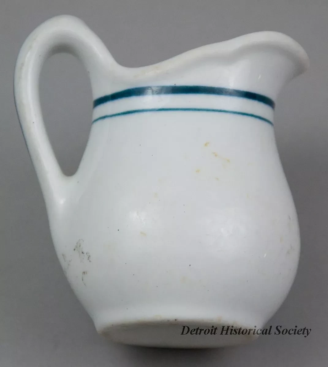 Pitcher, Cream