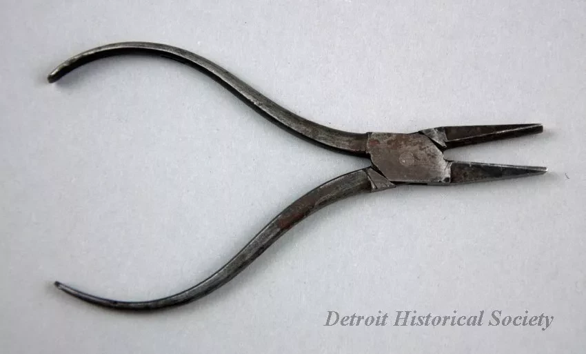 Pliers