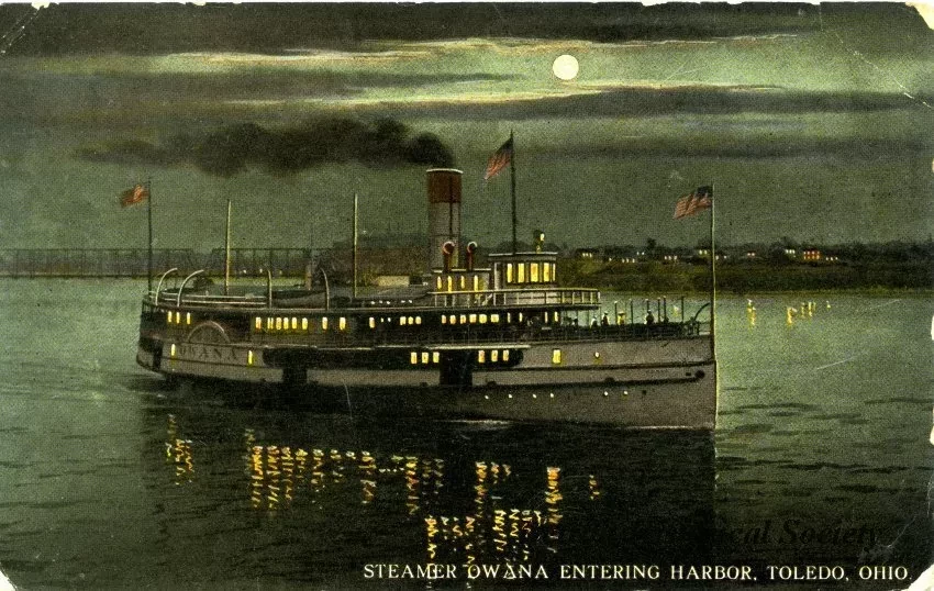 Postcard - Steamer Owana Entering Harbor, Toledo, Ohio