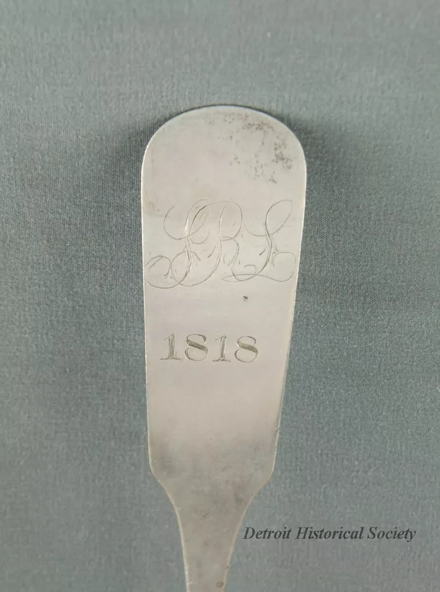Spoon, Serving