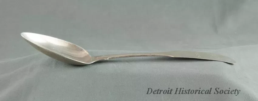 Spoon, Serving