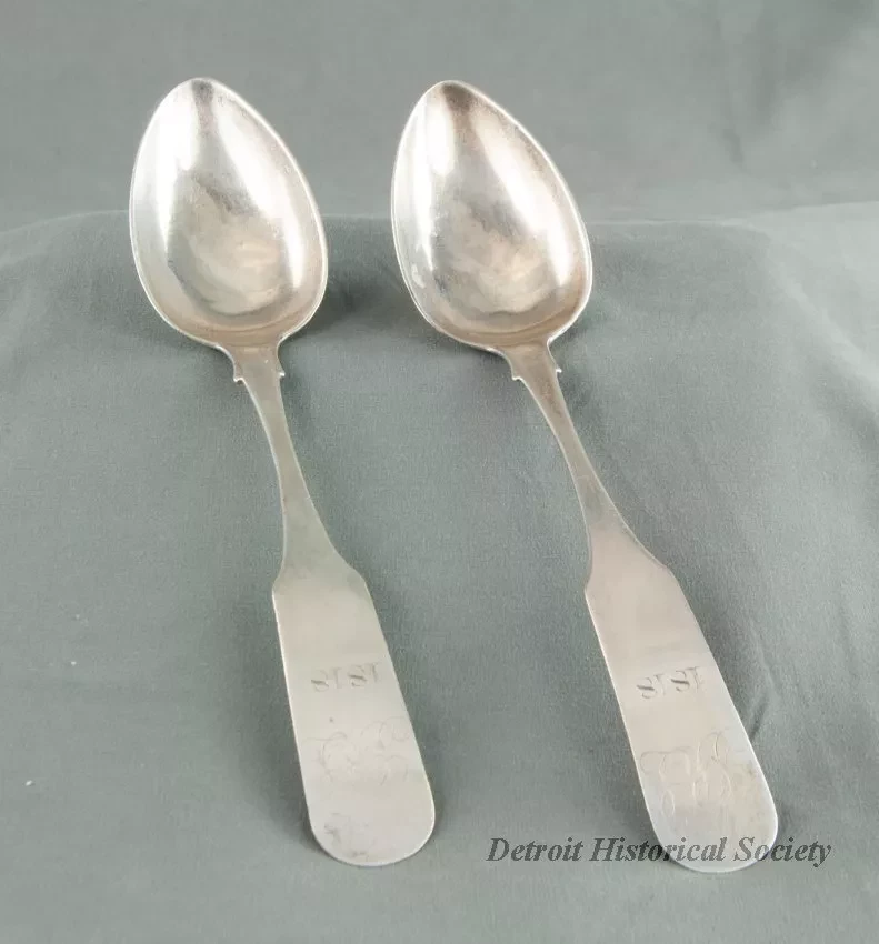 Spoon, Serving