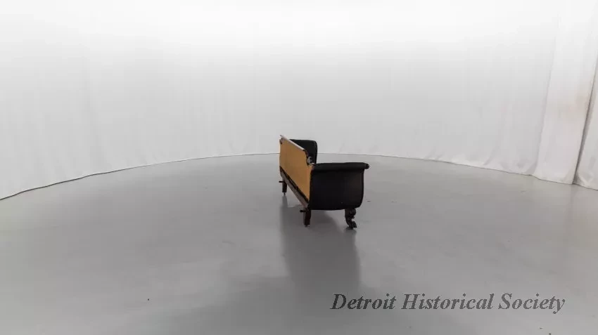 Sofa - Dhs_1940_017_004a_arceye_spin_041