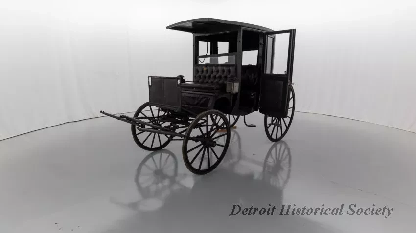 Carriage - 1890's Enclosed Rockaway Carriage - Dhs_1948_145_028_arceye_spin_02_033