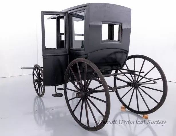 Carriage - 1890's Enclosed Rockaway Carriage - Dhs_1948_145_028_arceye_user_02