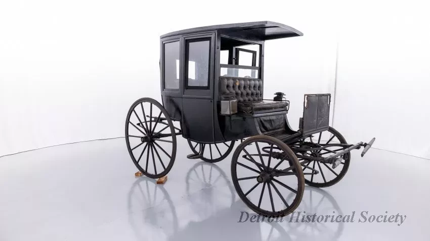 Carriage - 1890's Enclosed Rockaway Carriage - Dhs_1948_145_028_arceye_user_04