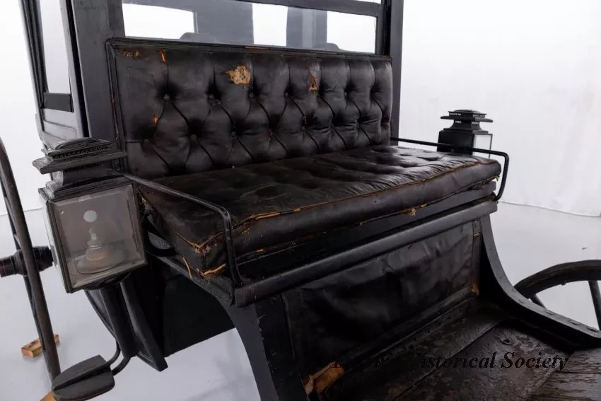 Carriage - 1890's Enclosed Rockaway Carriage - Dhs_1948_145_028_arceye_user_05