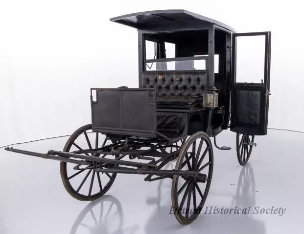 Carriage - 1890's Enclosed Rockaway Carriage - Dhs_1948_145_028_arceye_user_01
