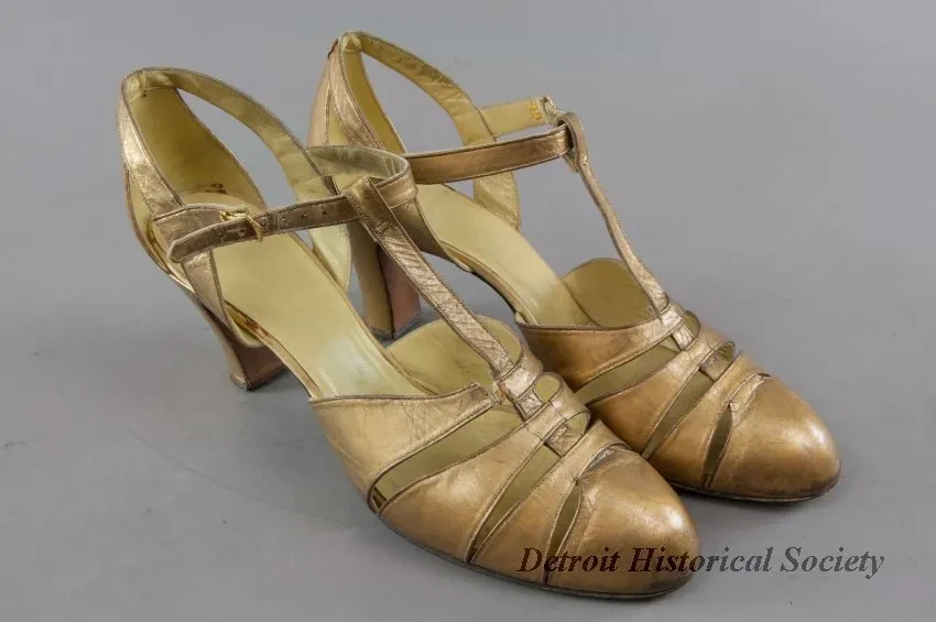 Shoe - Dhs_1982_136_004_sf_01